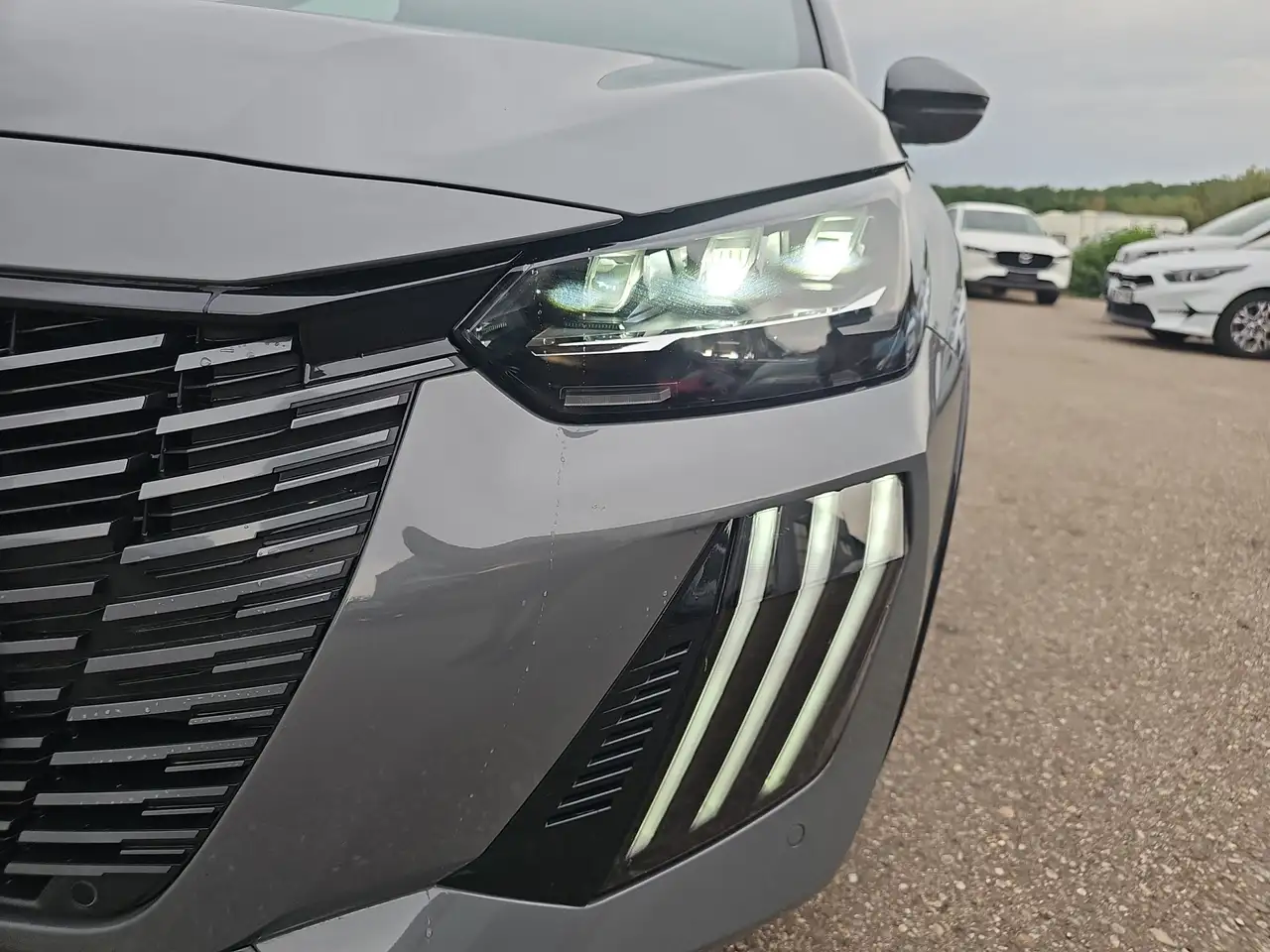 Peugeot 208 Hybrid 100 e-DSC6 GT ACC LED PDC 360 Kam. AUT — Galería del vehículo 3