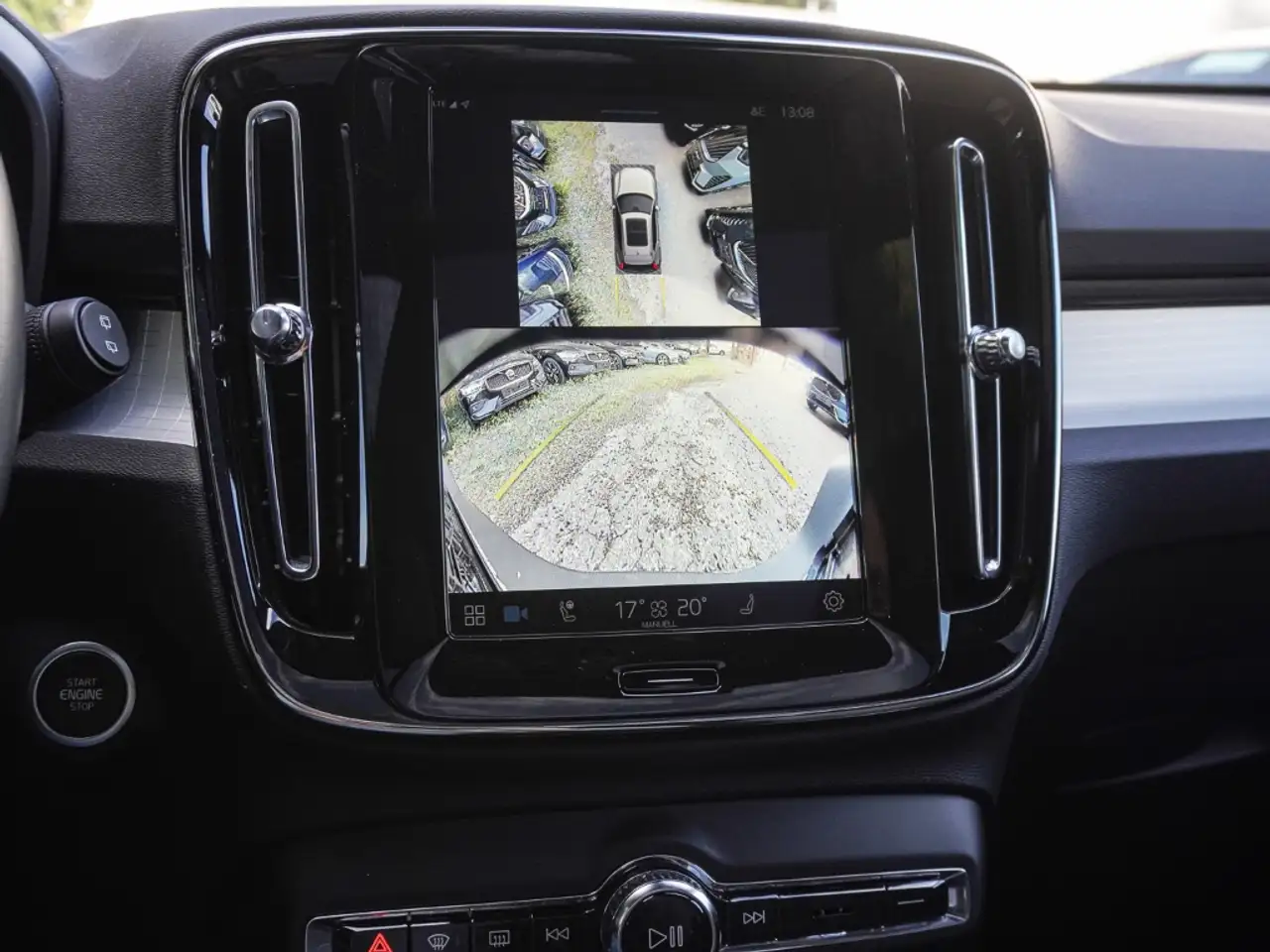 Volvo XC40 Plus Black Edition 2WD El. Panodach Digitales Cock — معرض صور السيارة 9