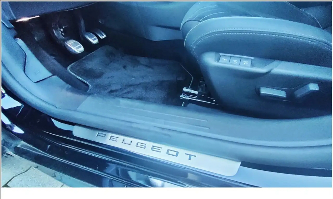 Peugeot 208 208 PureTech 100 GT Alcantara, Kamera, LED, DAB, u — Galería del vehículo 18
