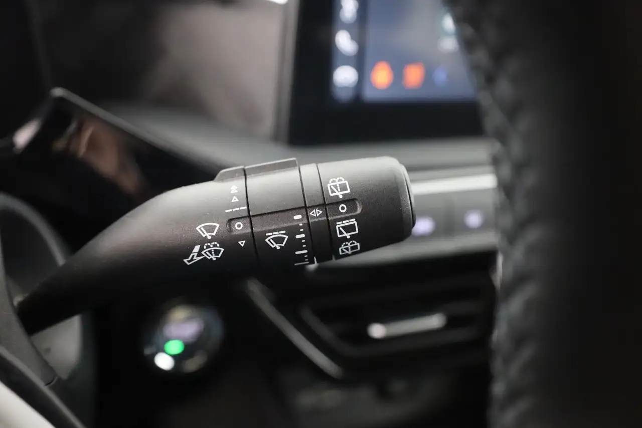 MG MG3 1.5 Hybrid Luxury Aut. LED ACC Navi Kamera — Vehicle gallery 20