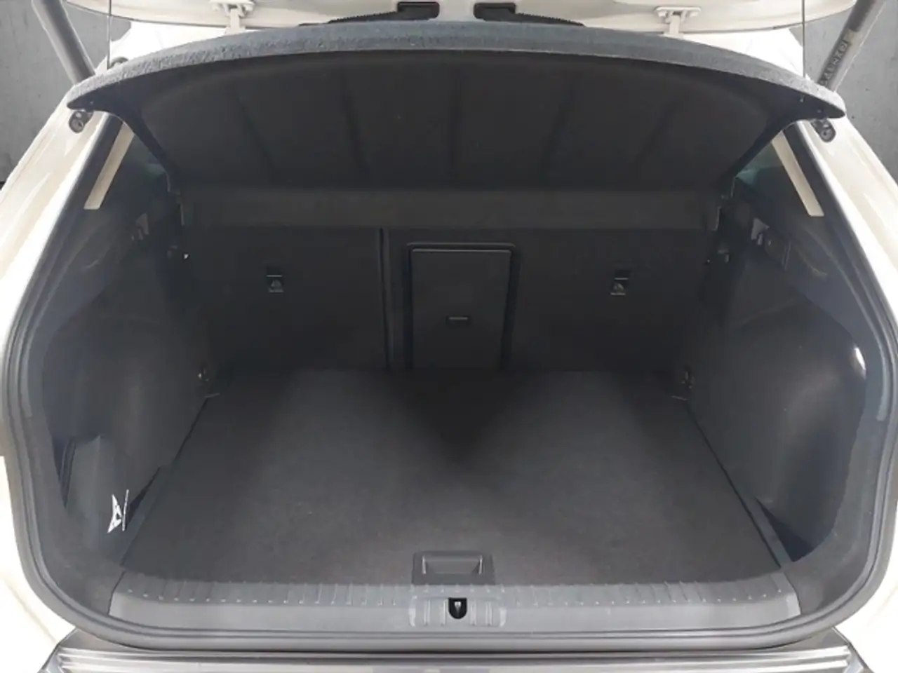 CUPRA Formentor 1.5 TSI LED+NAV+PARKLENK+FULL LINK+ACC — معرض صور السيارة 16