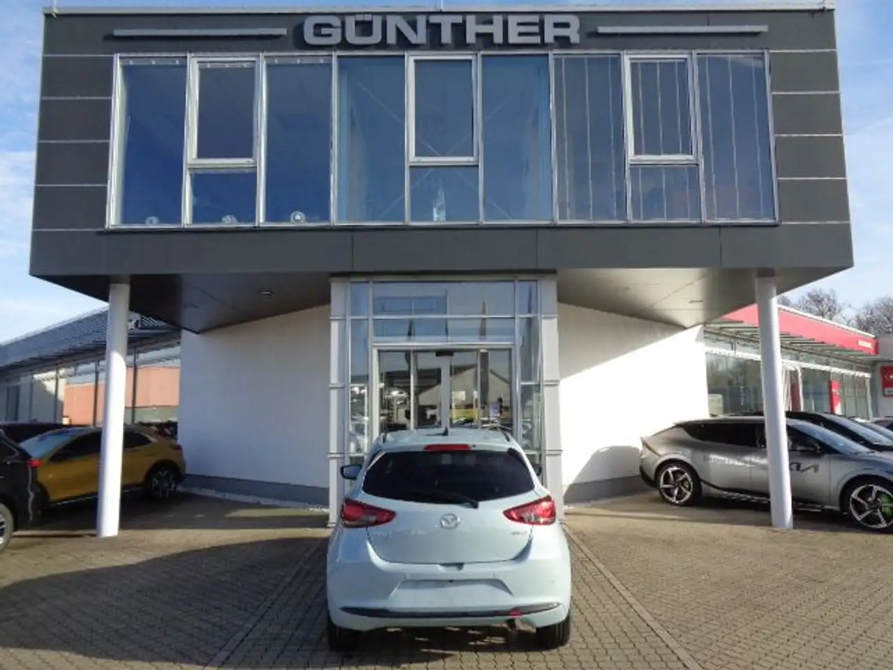 Mazda 2 1.5L 90PS HOMURA Automatik — Galería del vehículo 2