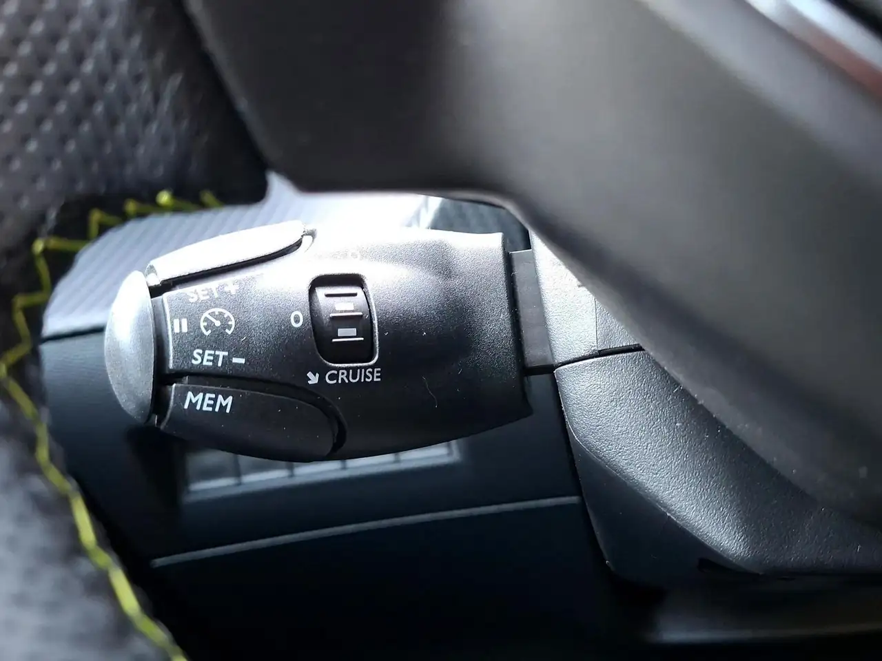 Peugeot 208 GT Puretech 100 Kamera Sitzheizung — Vehicle gallery 18
