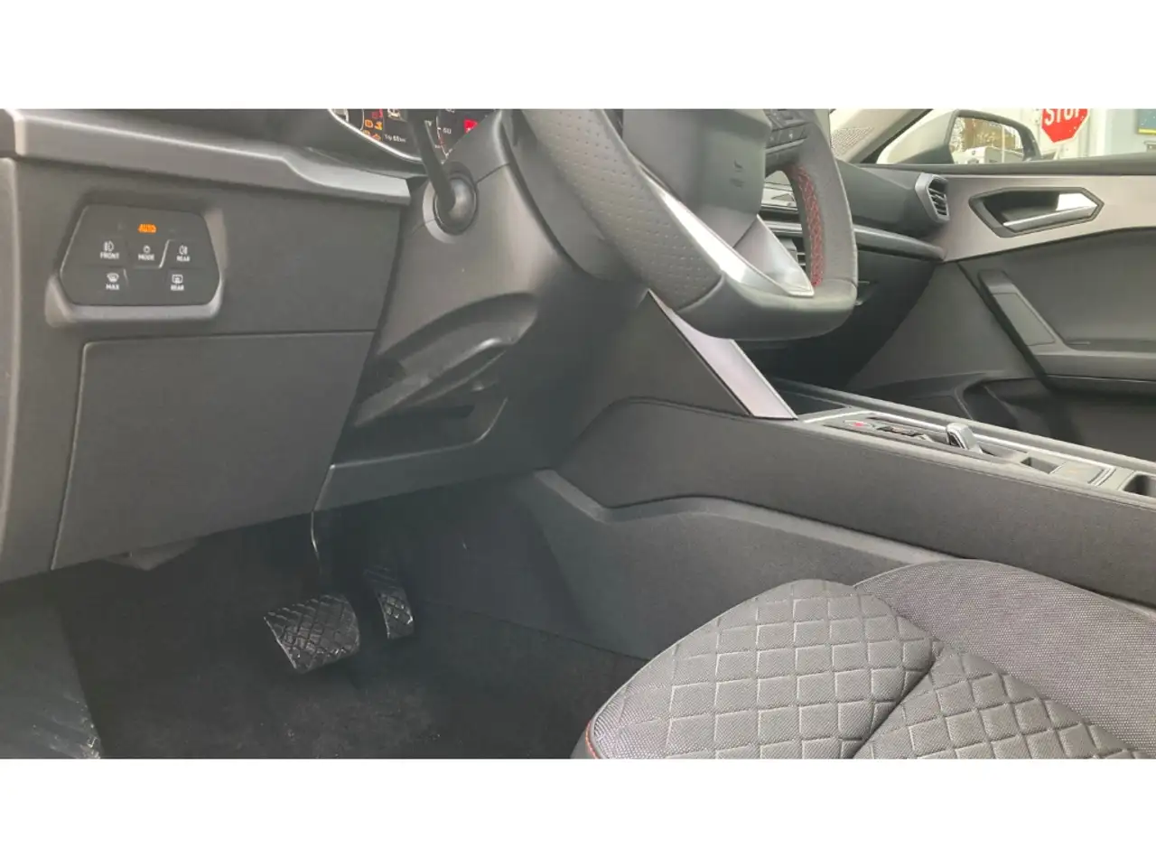 SEAT Leon Sportstourer 1.5 eTSI DSG FR KAMERA+ACC+SHZ — Galerie du véhicule 21