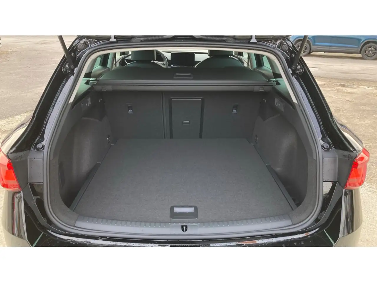SEAT Leon Sportstourer 1.5 eTSI DSG FR KAMERA+ACC+SHZ — Galerie du véhicule 12