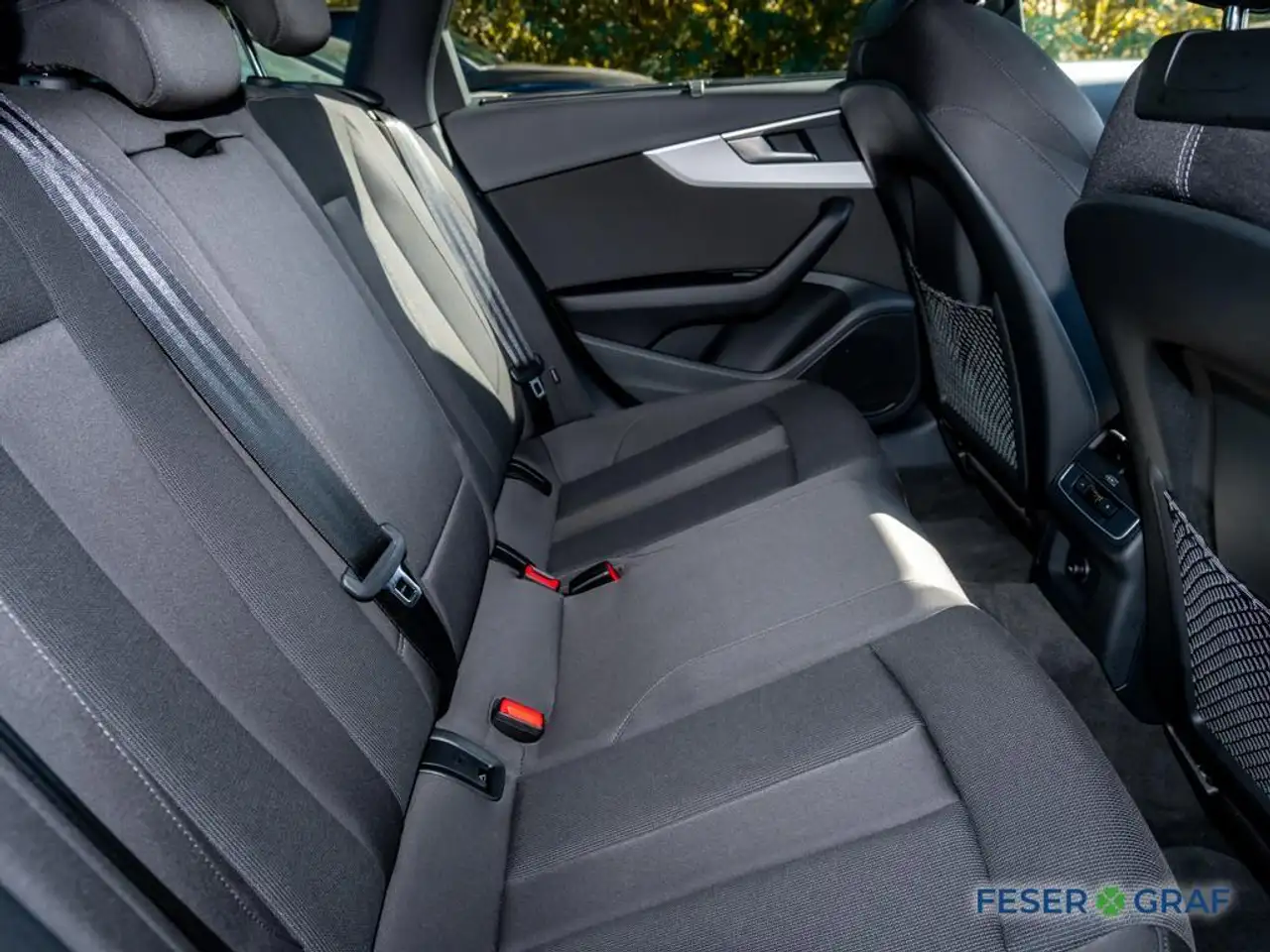Audi A4 Avant 35TFSI S line/LED/RFK/AHK/Navi+ — معرض صور السيارة 7