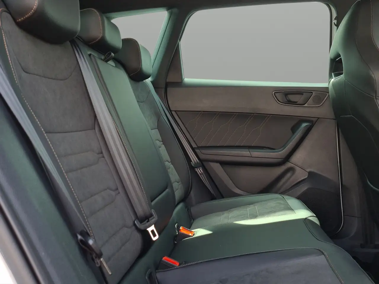 CUPRA Ateca 1.5 TSI DSG +NAVI+LED+BEHEIZBFS+ACC+PDC+SHZ — Vehicle gallery 16