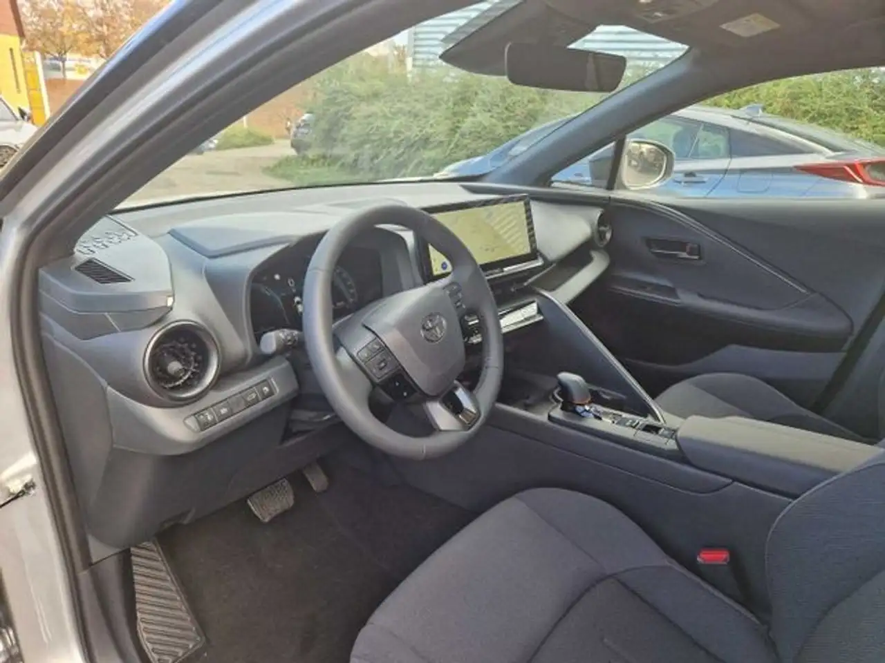 Toyota C-HR 1.8 Hybrid Team D Navi Digitales Cockpit LED ACC E — Galería del vehículo 9