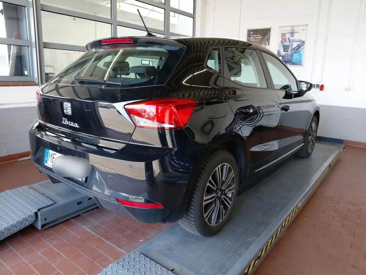 SEAT Ibiza 1.0 TSI Style TEMPOMAT+APP-CONNECT+PDC+SHZ — معرض صور السيارة 4