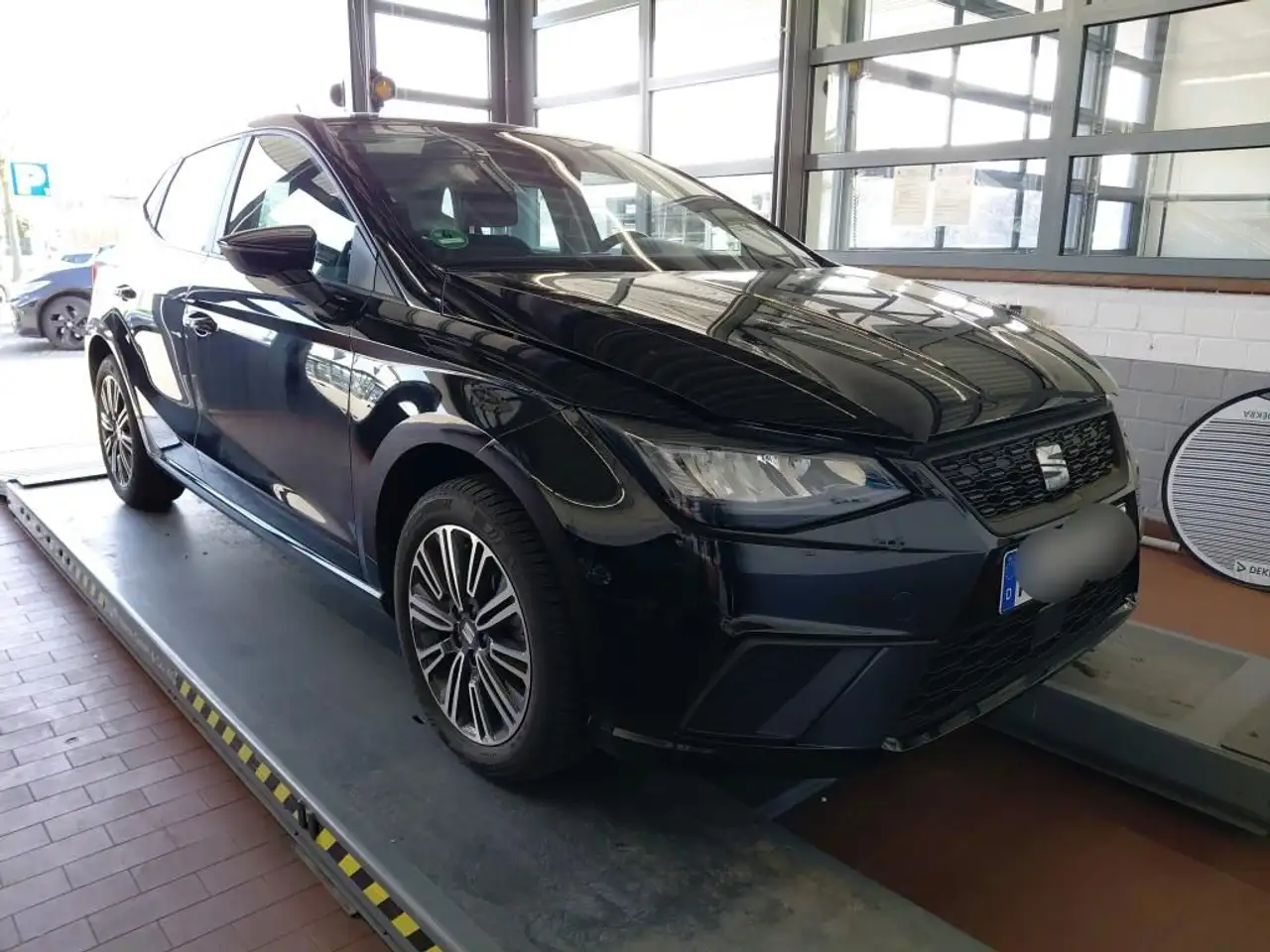 SEAT Ibiza 1.0 TSI Style TEMPOMAT+APP-CONNECT+PDC+SHZ — معرض صور السيارة 2