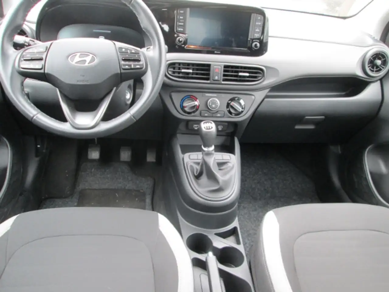 Hyundai i10 Select Navi Kamera Android Apple CarPlay — Vehicle gallery 12
