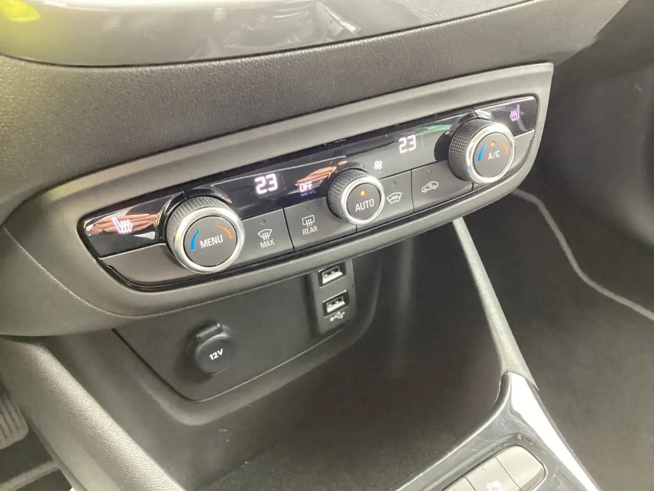 Opel Crossland 1,2 Turbo ELEGANCE PAKET LED+Navi+SHZ — Galería del vehículo 15