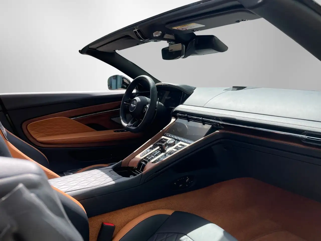 Aston Martin DB12 4.0 V8 Volante — Galería del vehículo 17