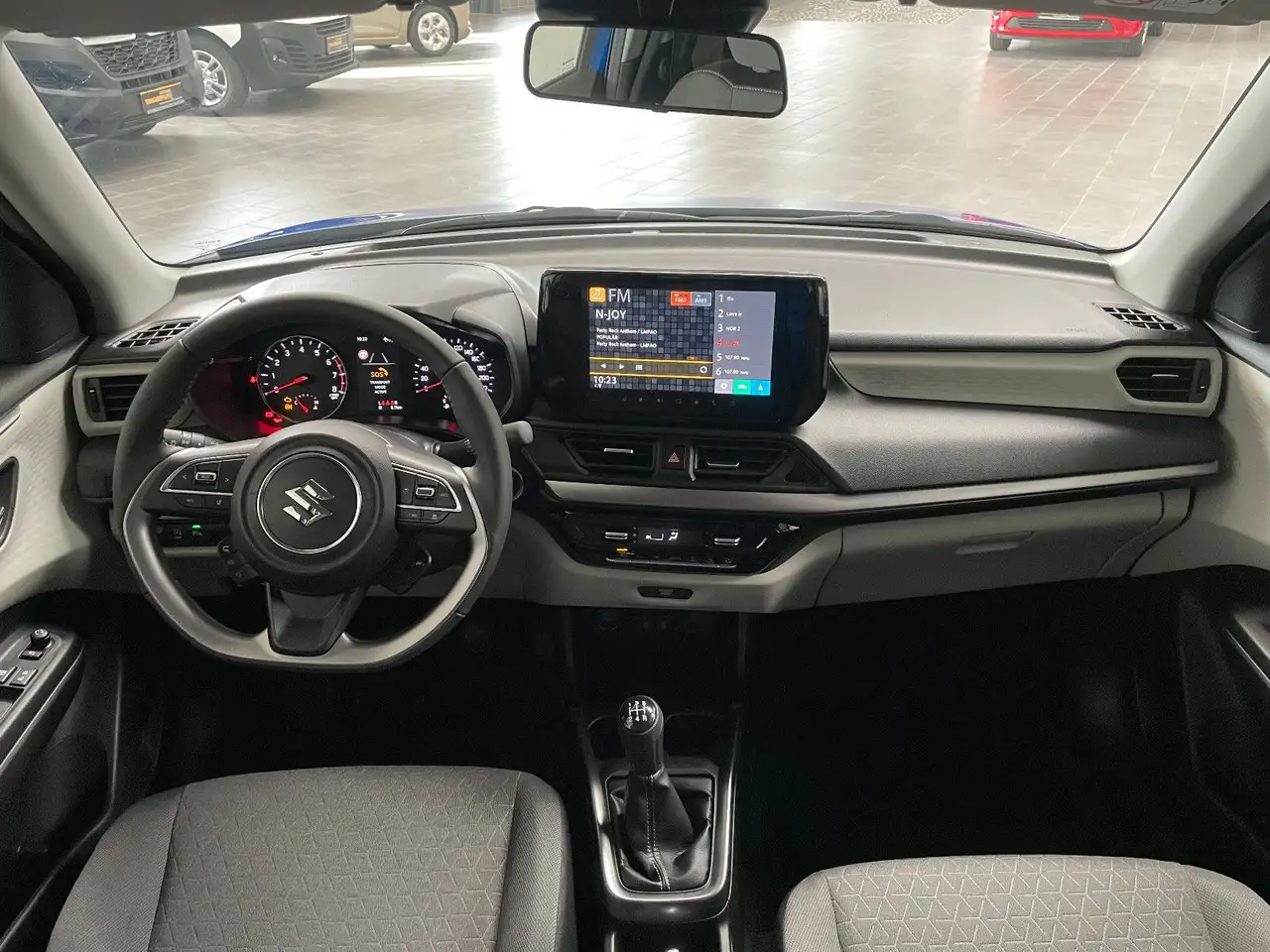 Suzuki Swift 1.2 DUALJET HYBRID Comfort+ — معرض صور السيارة 15