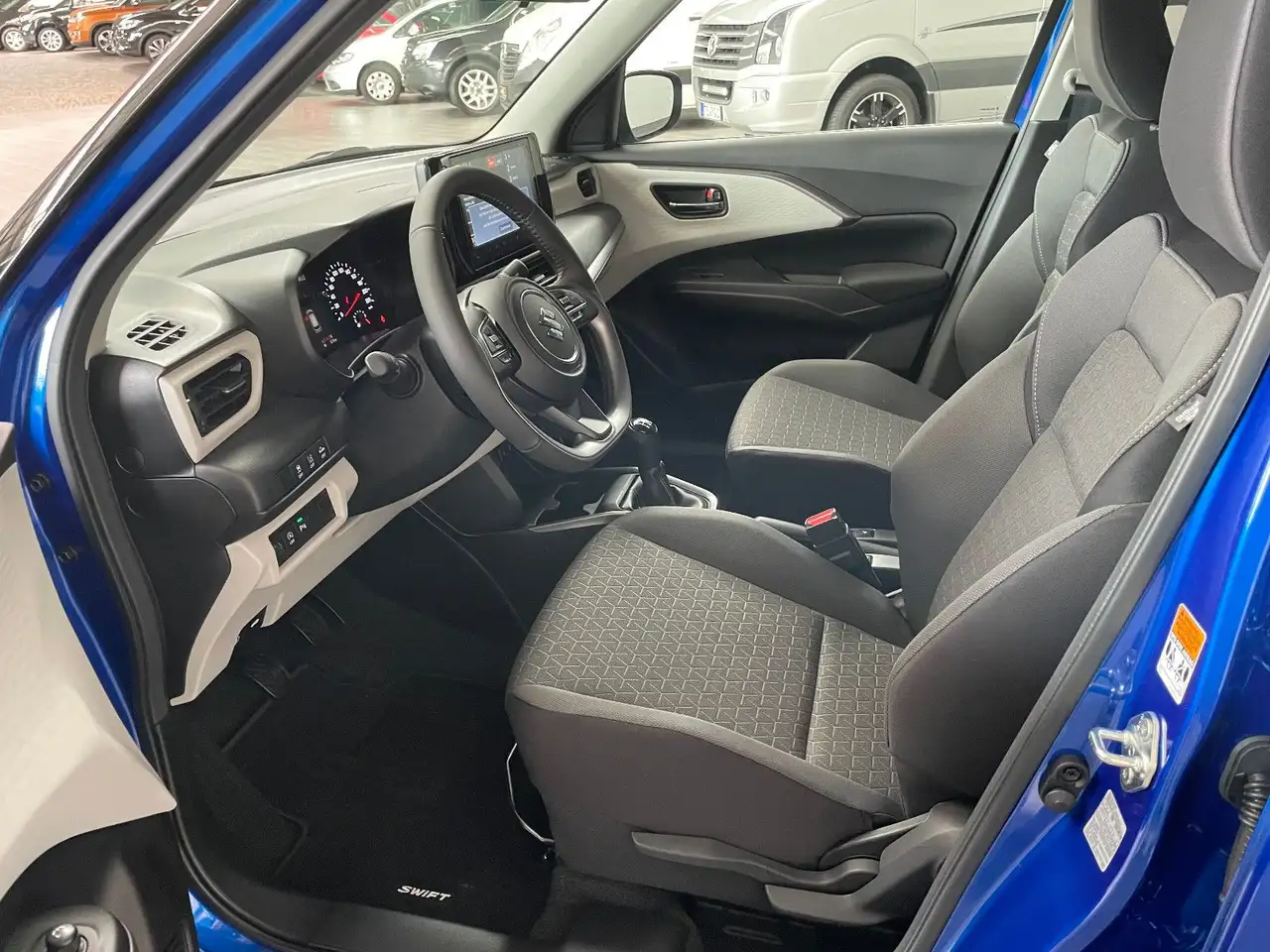 Suzuki Swift 1.2 DUALJET HYBRID Comfort+ — معرض صور السيارة 13