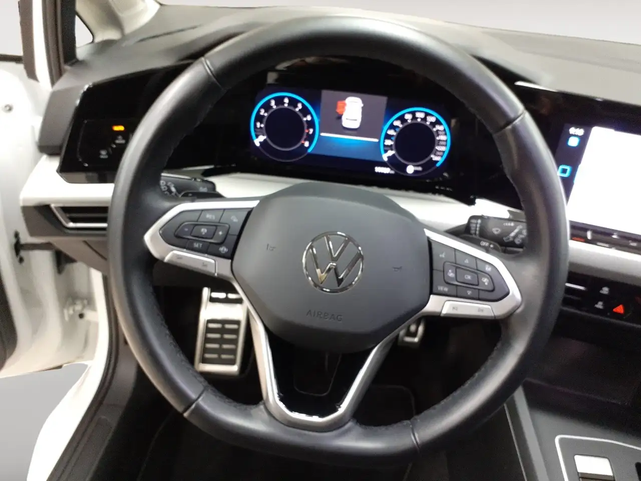 Volkswagen Golf VIII 1.0 eTSI Move LED*Sitzh*App-Connect* — معرض صور السيارة 12