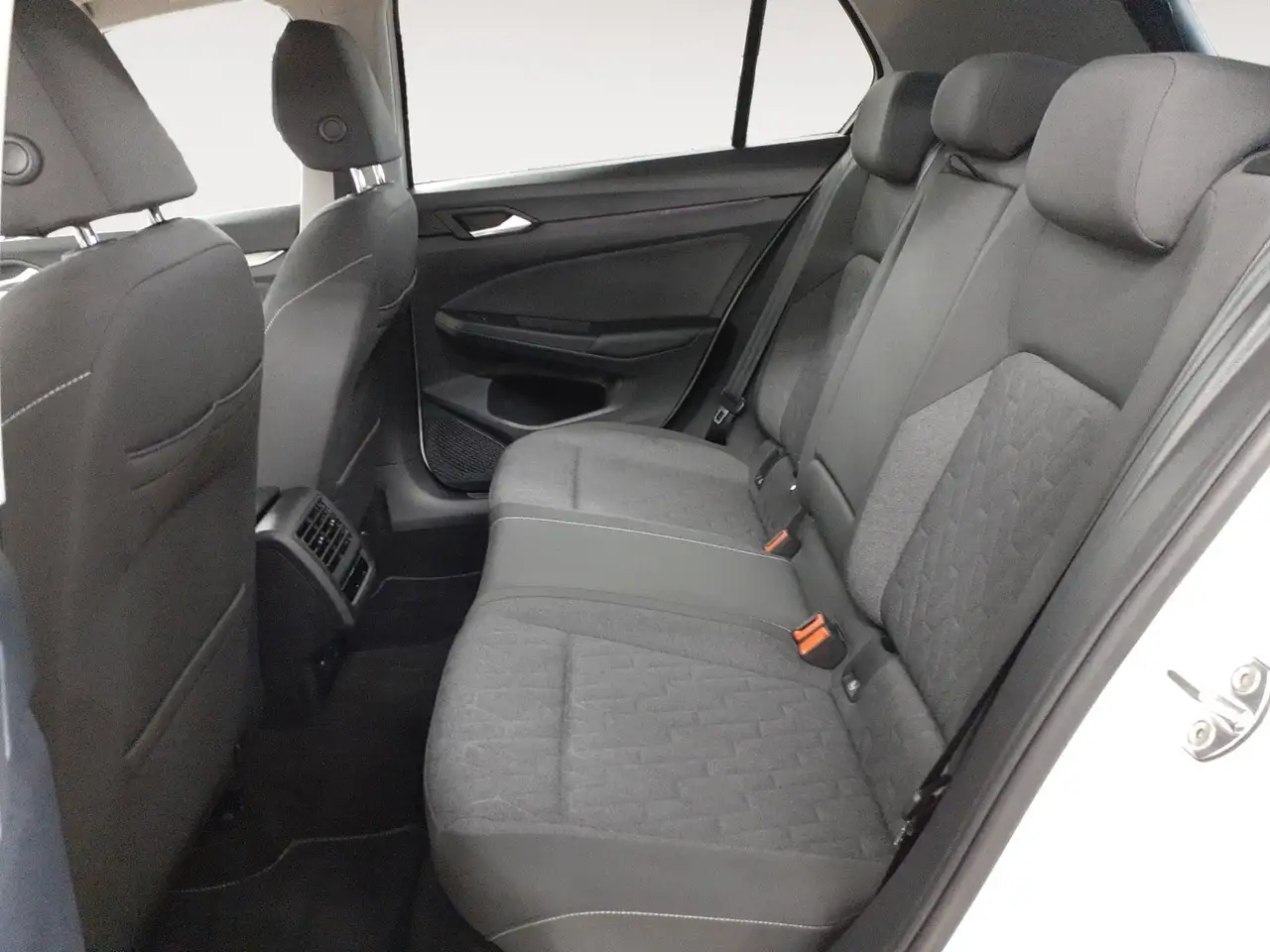 Volkswagen Golf VIII 1.0 eTSI Move LED*Sitzh*App-Connect* — معرض صور السيارة 9