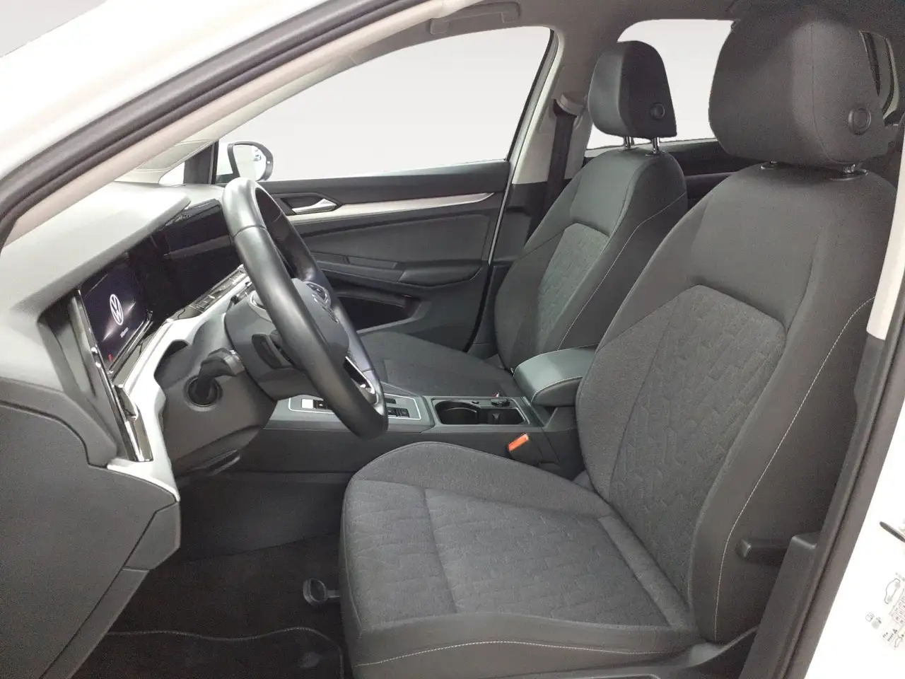 Volkswagen Golf VIII 1.0 eTSI Move LED*Sitzh*App-Connect* — معرض صور السيارة 8