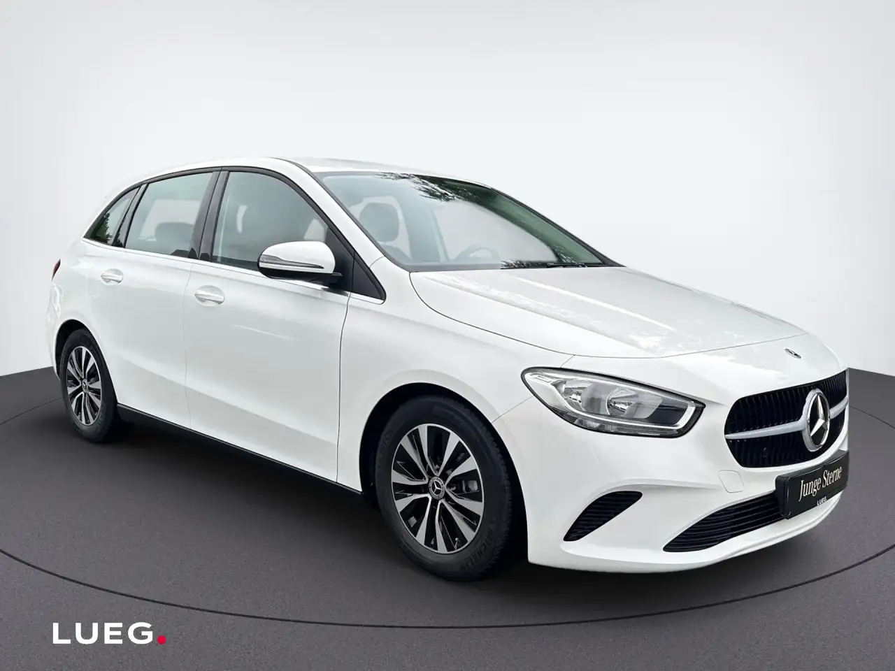 Mercedes-Benz B 180 NAVI+RÜCKFKAM+LM+LIVE TRAFFIC+KLIMAAUTOM — Vehicle gallery 6