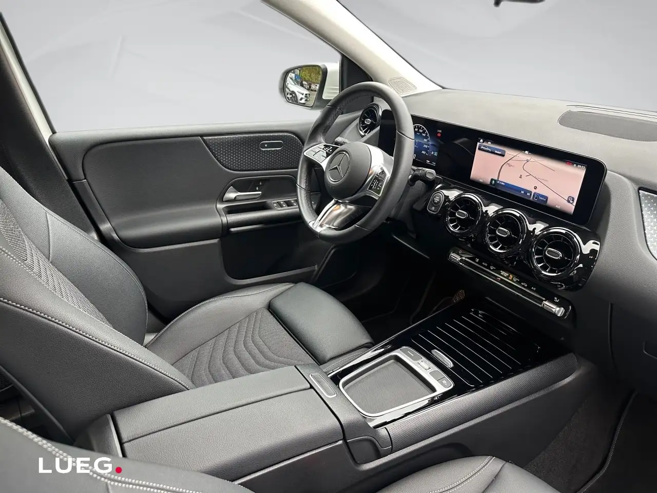 Mercedes-Benz B 180 NAVI+RÜCKFKAM+LM+LIVE TRAFFIC+KLIMAAUTOM — Vehicle gallery 9