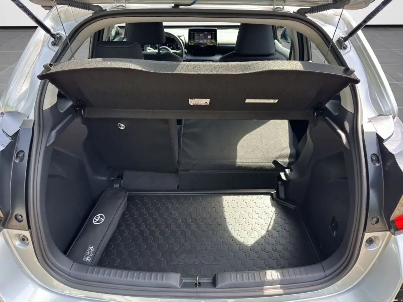 Toyota Yaris Hybrid 1.5 VVT-i Team D *Allwetter* — Galerie du véhicule 16