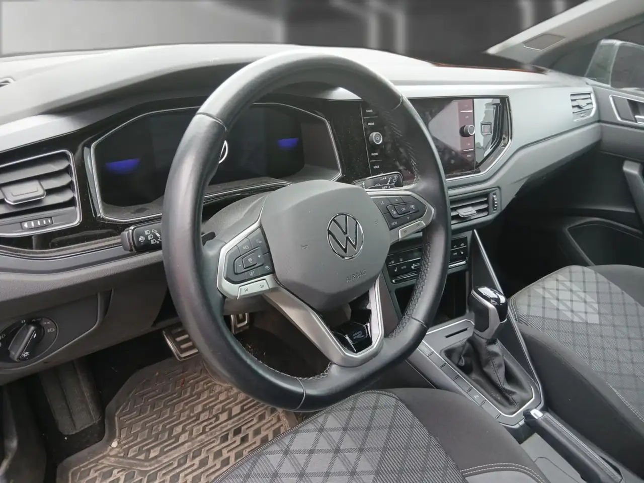 Volkswagen Polo 1.0 TSI R-Line DSG *IQ-MATRIX*ACC*PDC*SHZ* — معرض صور السيارة 11