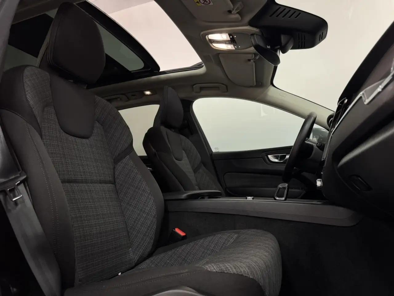 Volvo XC60 T6 Recharge Core — Galería del vehículo 39