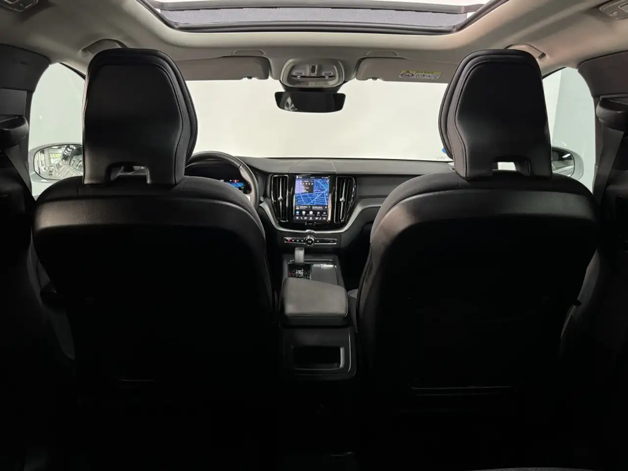 Volvo XC60 T6 Recharge Core — Galería del vehículo 28