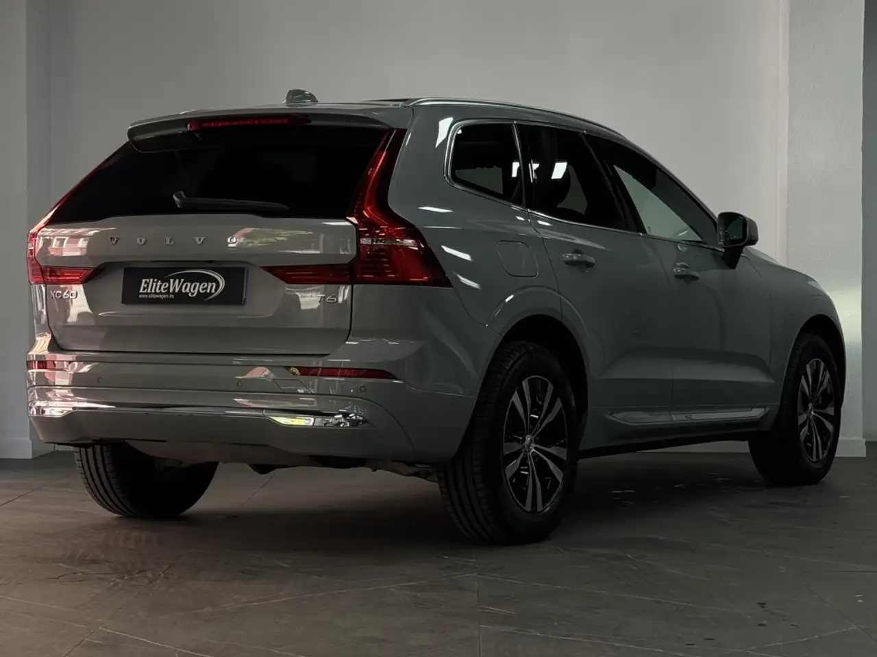 Volvo XC60 T6 Recharge Core — Galería del vehículo 4