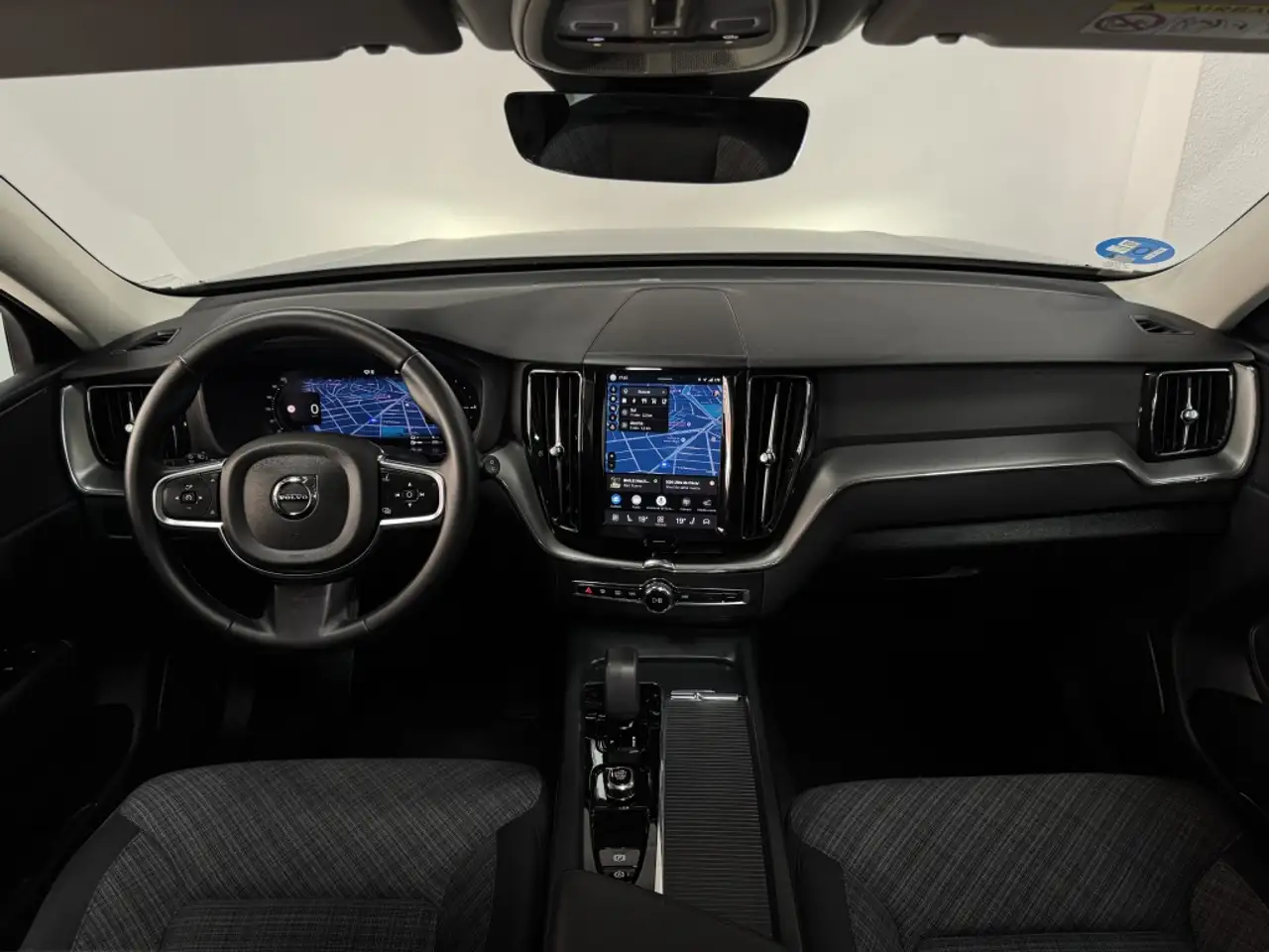 Volvo XC60 T6 Recharge Core — Galería del vehículo 29