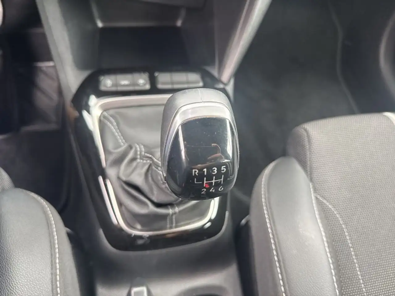 Opel Corsa 1.2 Direct Injection Turbo GS — Galería del vehículo 20