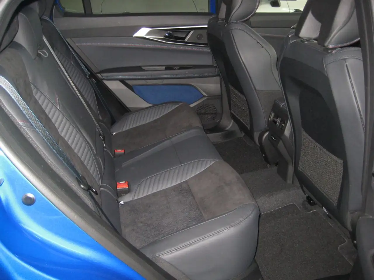 Renault Rafale E-TECH Full Hybrid 200 Esprit Alpine — معرض صور السيارة 4