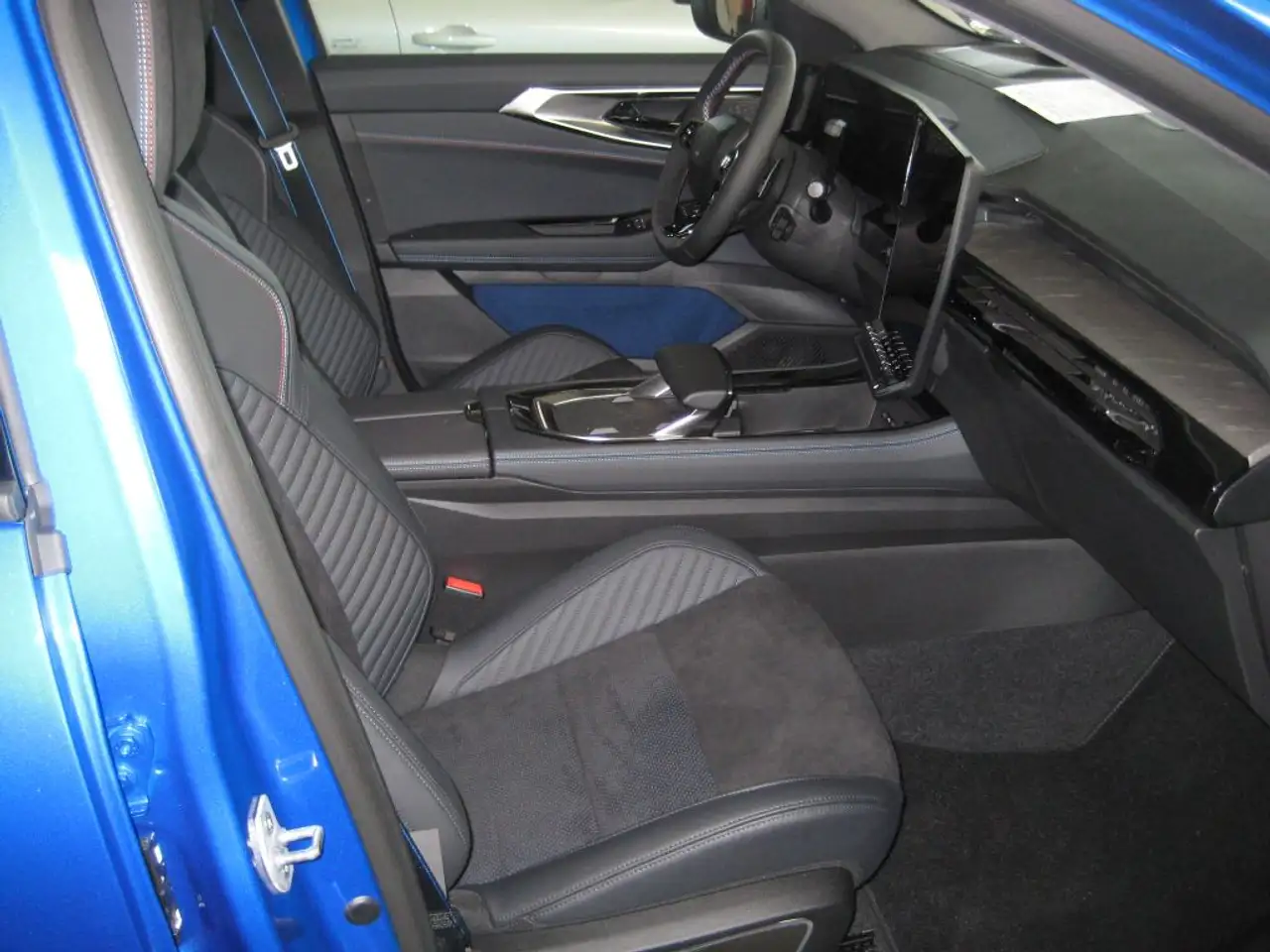 Renault Rafale E-TECH Full Hybrid 200 Esprit Alpine — معرض صور السيارة 3