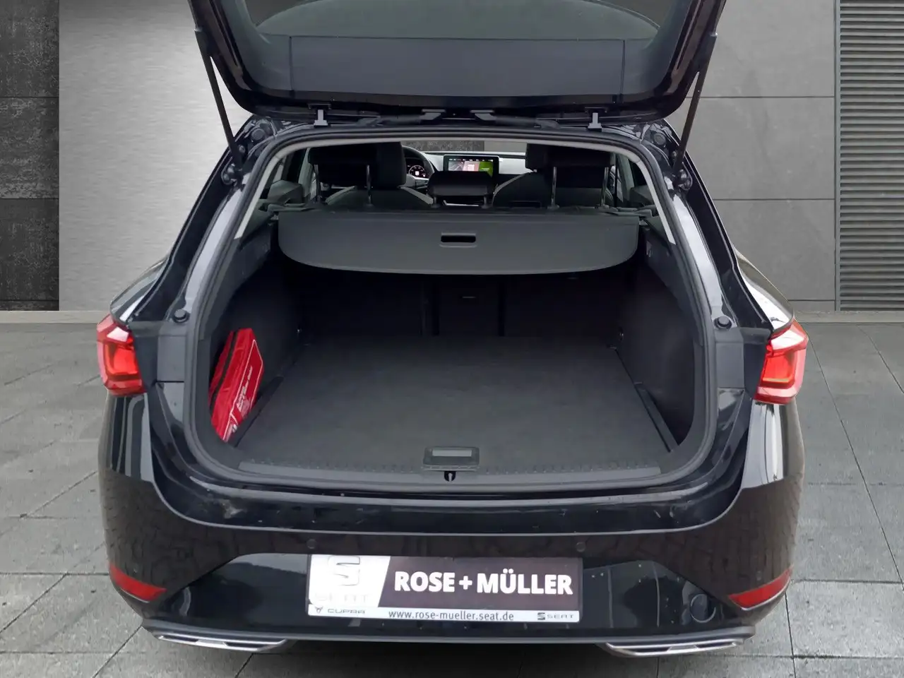SEAT Leon Sportstourer FR*DSG*NAVI*SHZ*VC*5J-GARANTIE — Galerie du véhicule 16