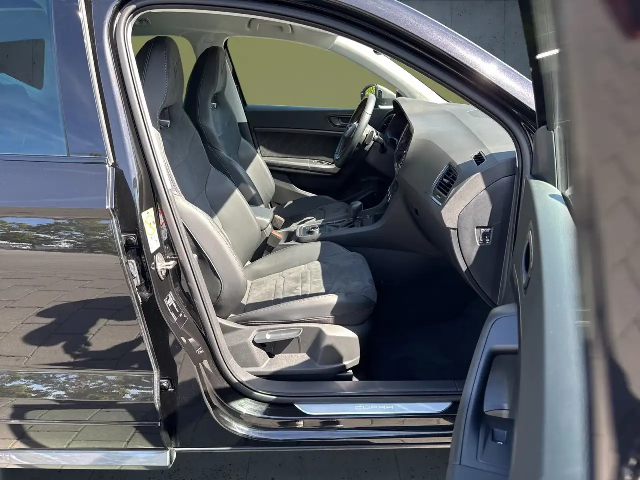 CUPRA Ateca 2.0 TSI 4D AHK/ACC/360/Nav/LED/19"/Beats/S — Vehicle gallery 16