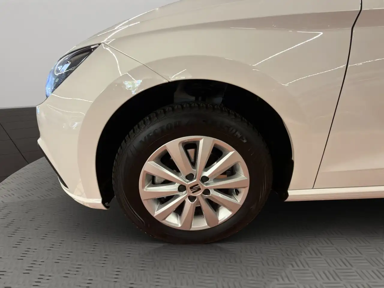 SEAT Ibiza 1.0 TSI Style Edition PDC Kamera — Galería del vehículo 3