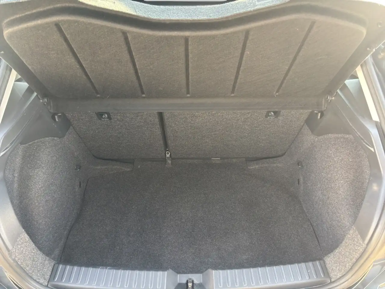 SEAT Ibiza 1.0 MPI S&S Style XM 80 — معرض صور السيارة 13
