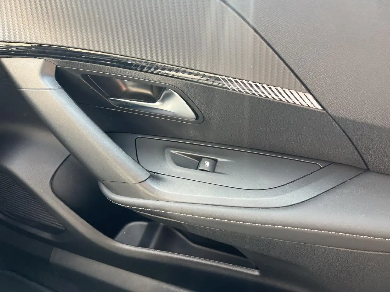 Peugeot 2008 Allure — Galería del vehículo 12