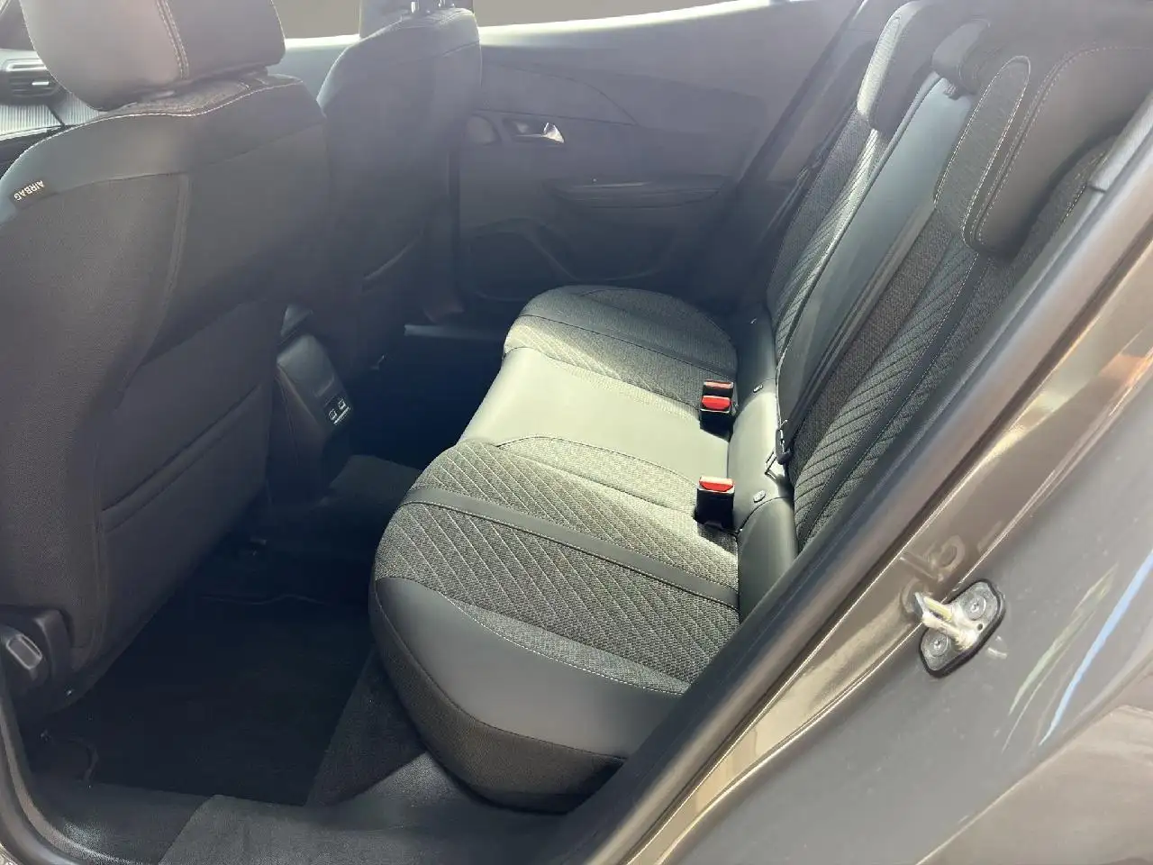 Peugeot 2008 Allure — Galería del vehículo 13