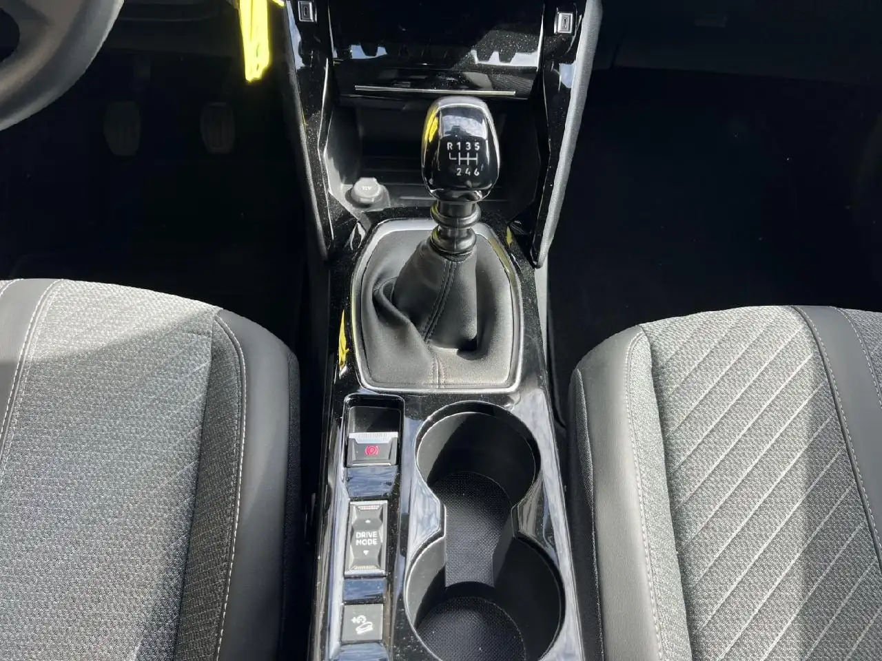 Peugeot 2008 Allure — Galería del vehículo 15