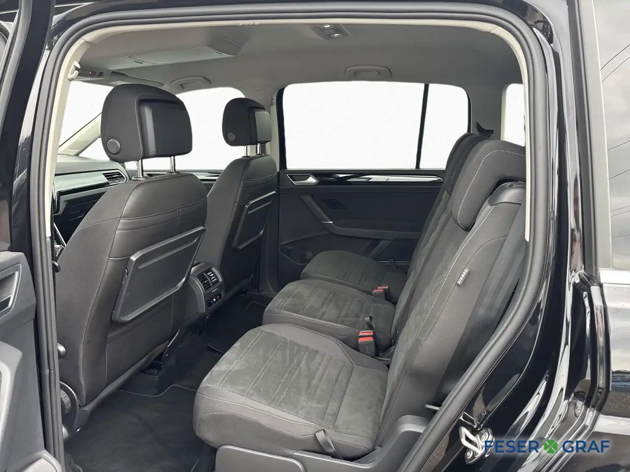 Volkswagen Touran 1.5 TSI DSG R-LINE AHK NAVI KAM APP ACC — Vehicle gallery 12