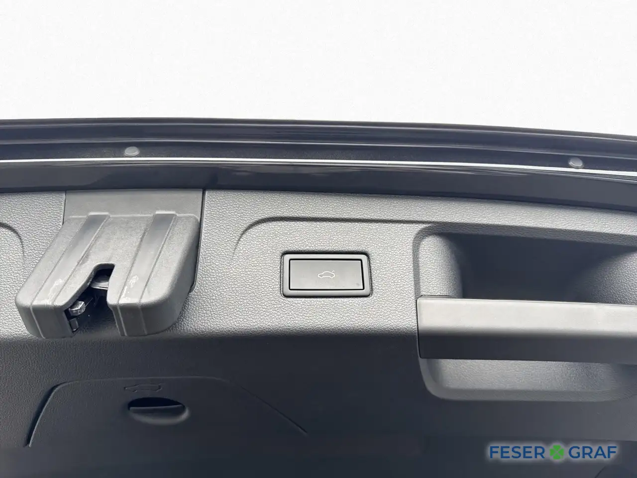 Volkswagen Touran 1.5 TSI DSG R-LINE AHK NAVI KAM APP ACC — Vehicle gallery 15