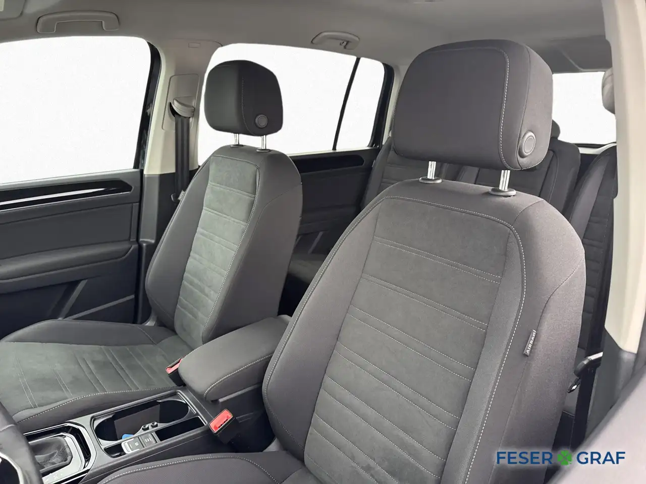 Volkswagen Touran 1.5 TSI DSG R-LINE AHK NAVI KAM APP ACC — Vehicle gallery 9