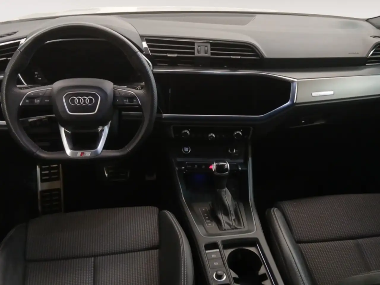 Audi Q3 TODOTERRENO 1.5 35 TFSI S TRONIC BLACK LINE 150 5P — معرض صور السيارة 7