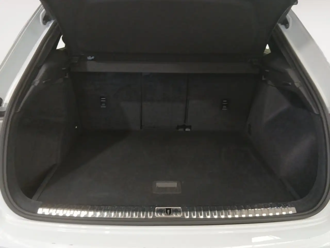 Audi Q3 TODOTERRENO 1.5 35 TFSI S TRONIC BLACK LINE 150 5P — معرض صور السيارة 11