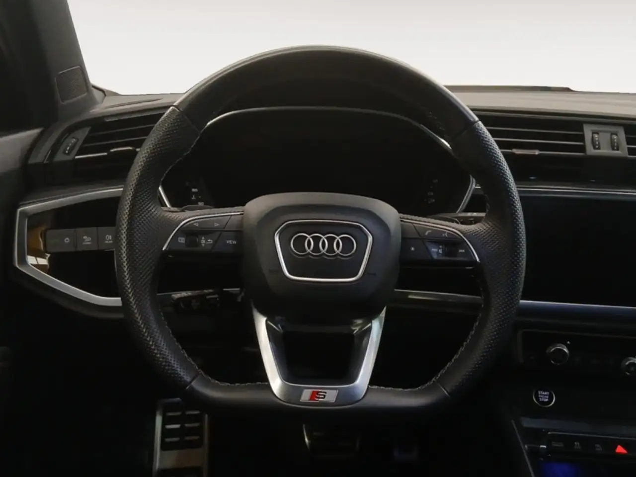 Audi Q3 TODOTERRENO 1.5 35 TFSI S TRONIC BLACK LINE 150 5P — معرض صور السيارة 9