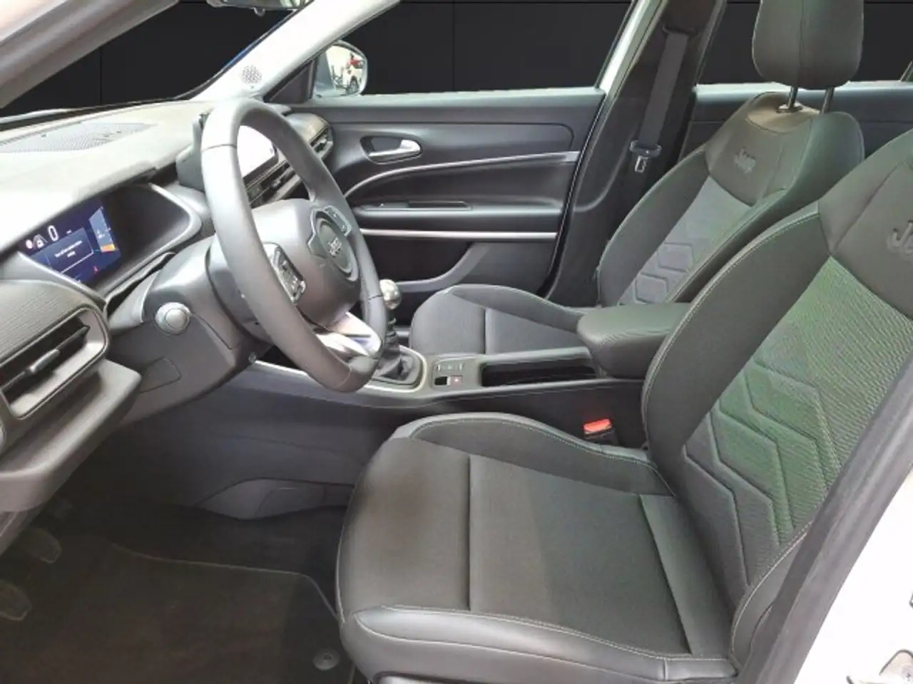 Jeep Avenger Avenger Benziner Altitude 1.2 MT FWD — Galería del vehículo 8