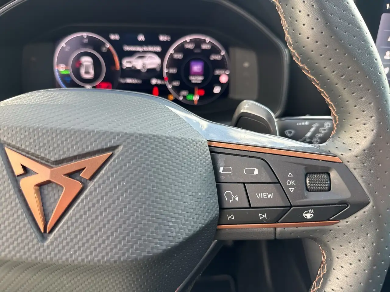 CUPRA Formentor 1.4 HYBRID BEATS CAM ACC LM18 NAVI — معرض صور السيارة 16