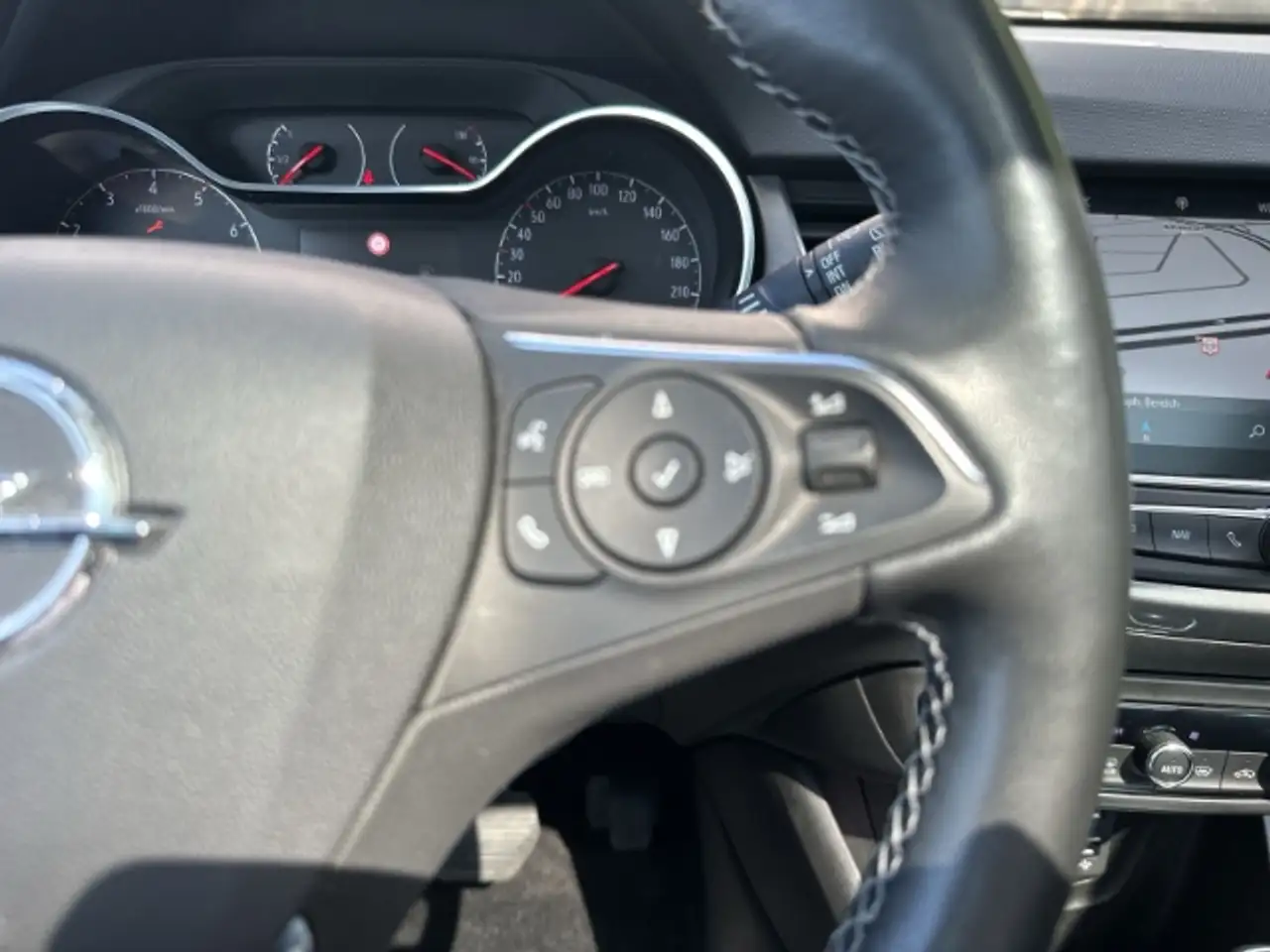 Opel Crossland Ultimate Alcantara - HUD-Display - Navi - Panodach — Galería del vehículo 18