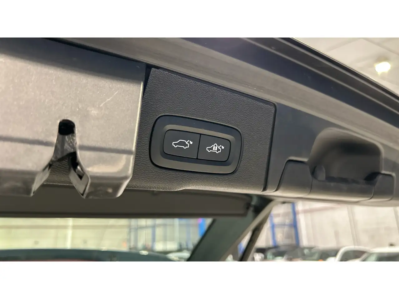 Volvo XC60 T6 Recharge Core — معرض صور السيارة 39